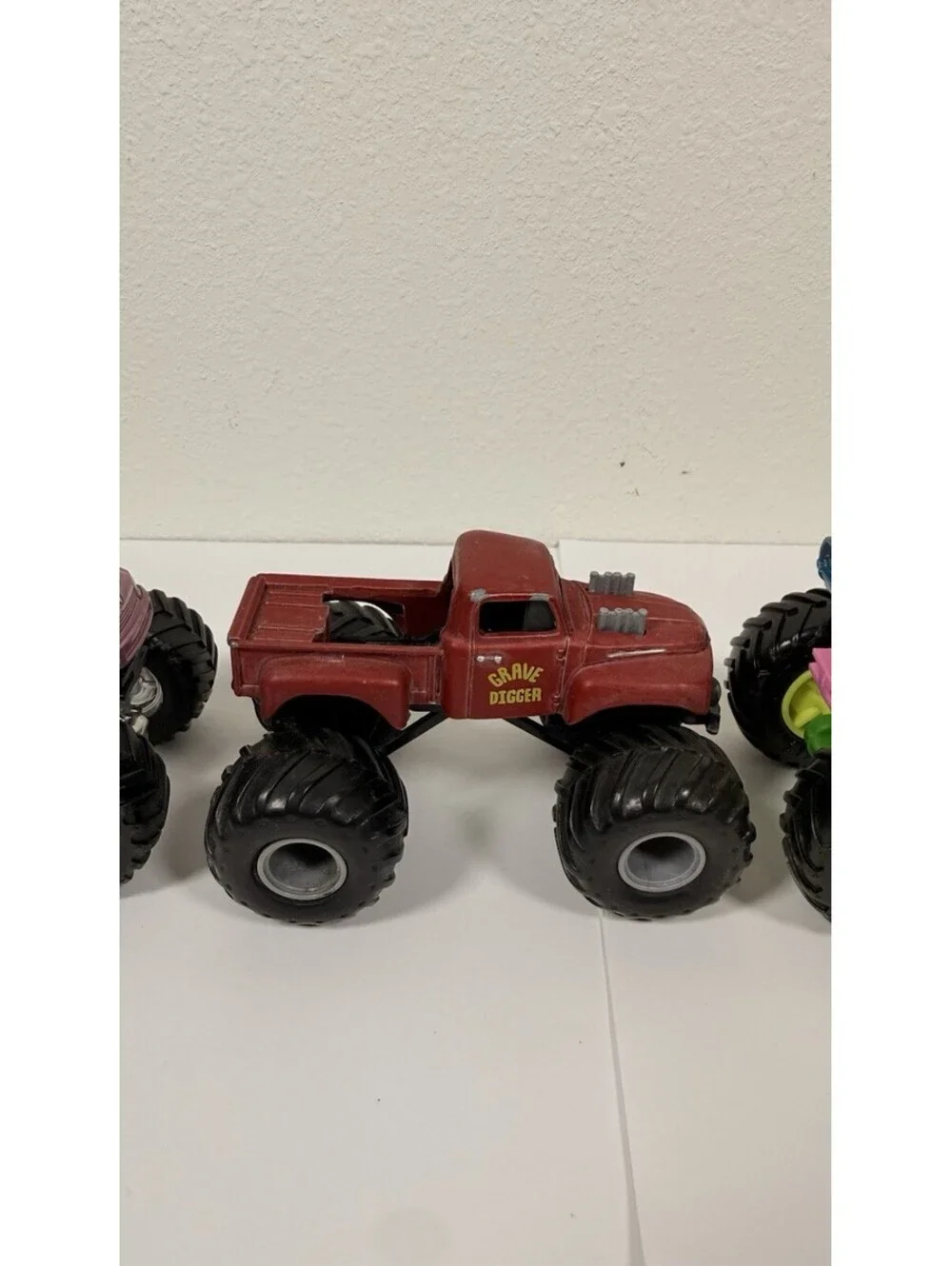 Monster Jam  Monster Trucks Lot of 8 (Scale 1:64)